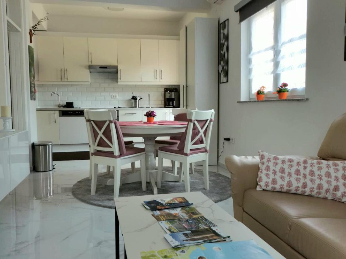 Apartment Grazia Pula Exteriör bild